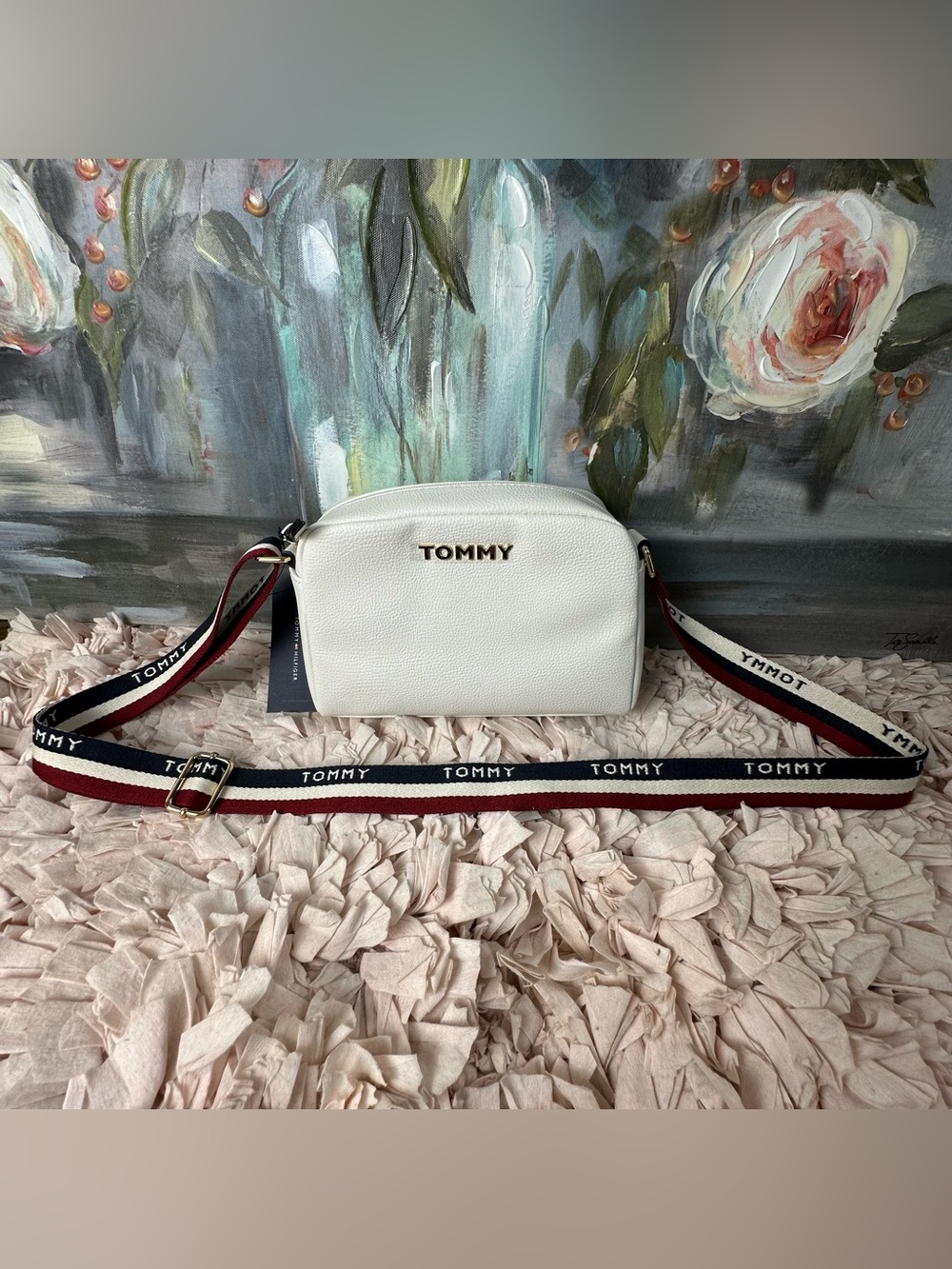 NWT Tommy Hilfiger White Pebbled Crossbody with Red and Navy Strap - Picture 2 of 5